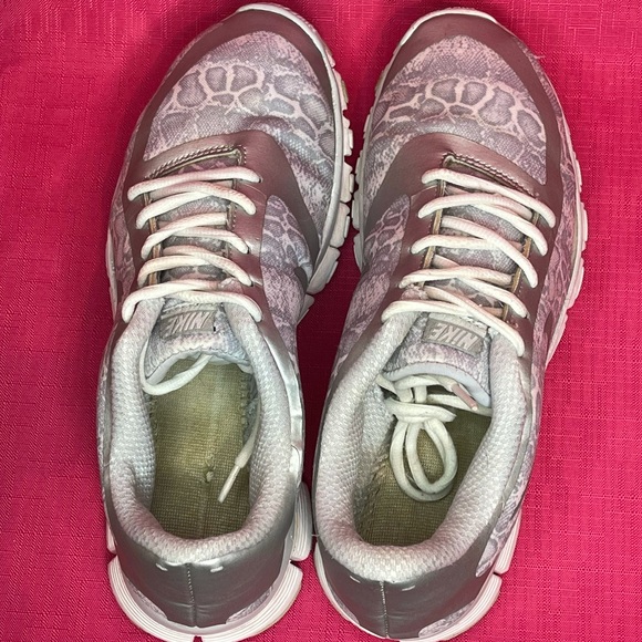 NIKE RUNNING SHOES GRAY SNAKE PRINT SIZE 7.5 - Picture 9 of 12